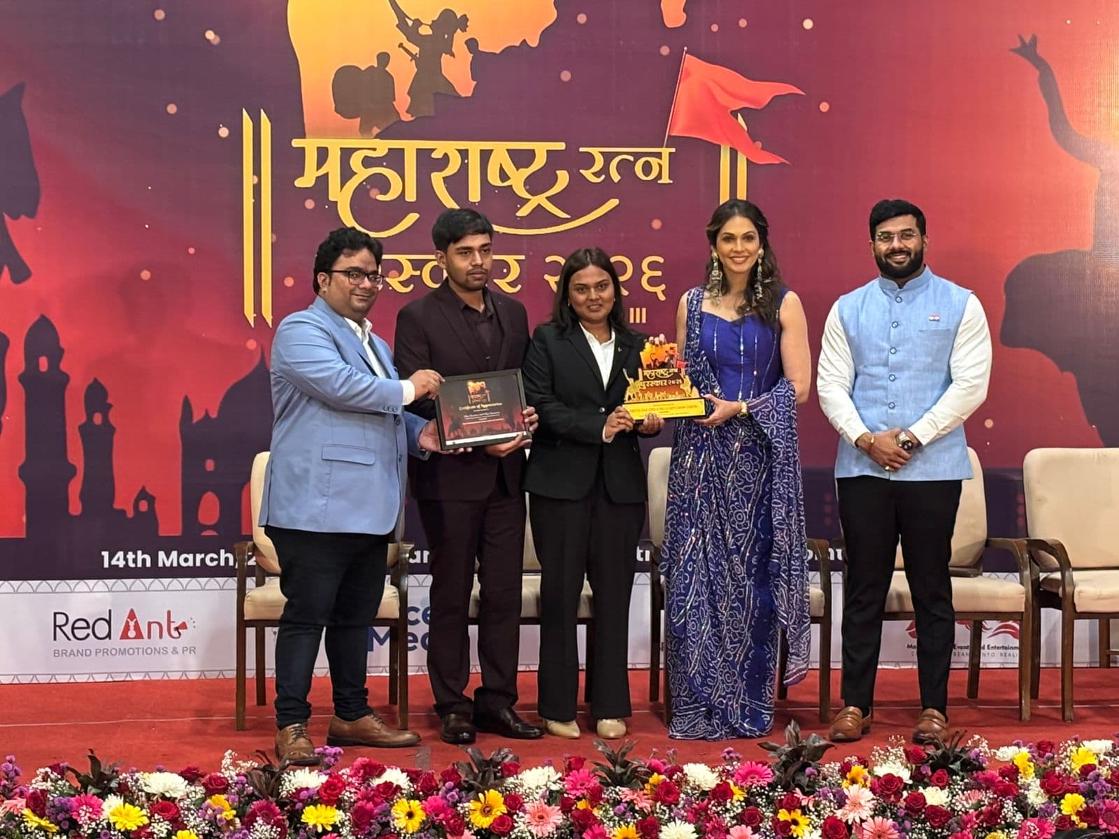 The DesiAcres team on stage receiving the Maharashtra Ratna Puraskar 2026